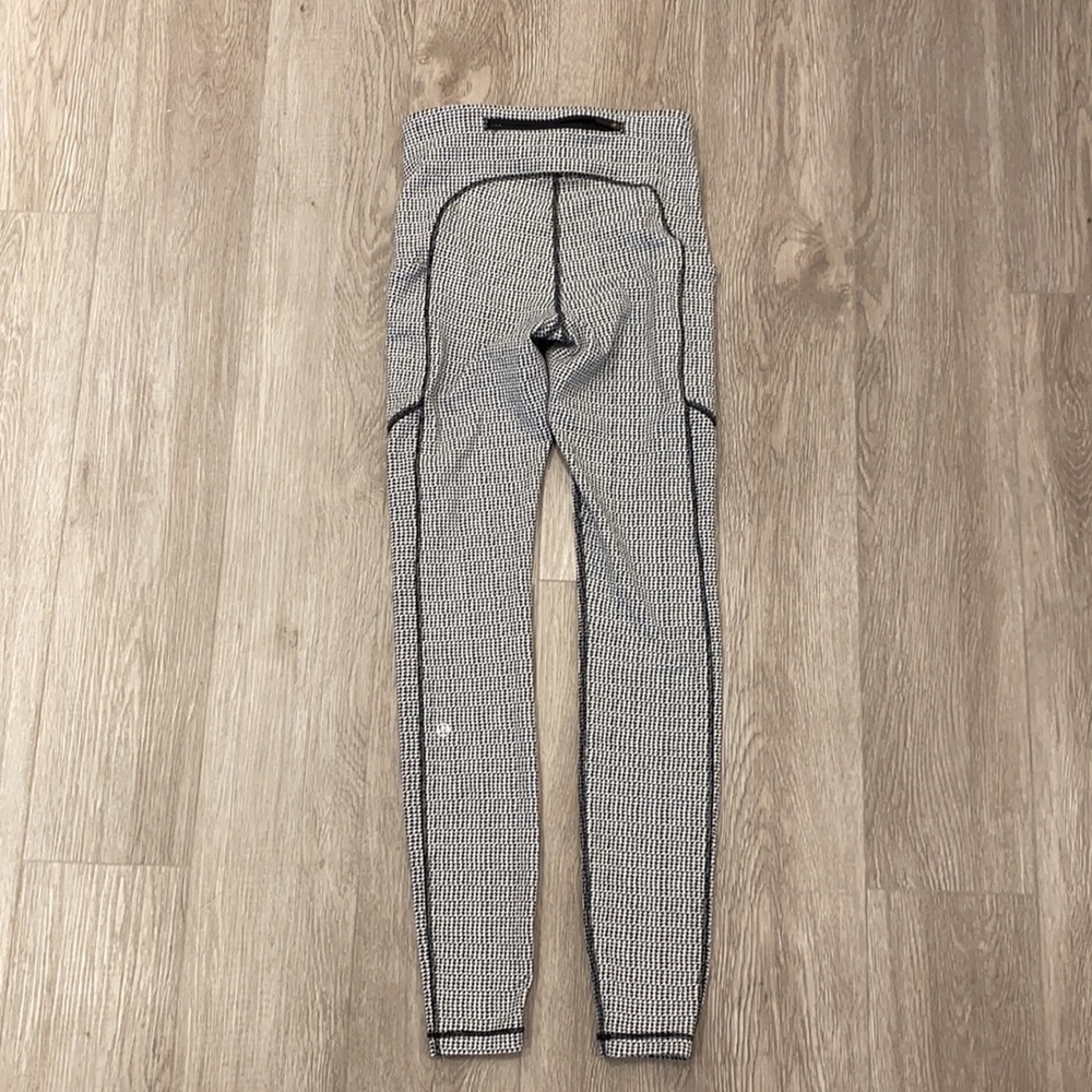 Lululemon Size 4 Speed Up Tight 28 Teeny Tooth Black White - Picture 4 of 9